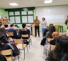 María José Nieto presentando a Vicente Feijoo no inicio da charla sobre Galicia Nomeada